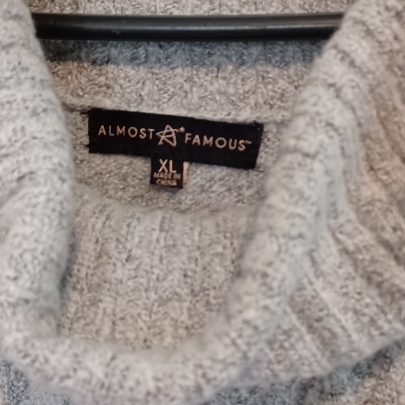 Almost Famous Sweater Size XL - Picture 4 of 4